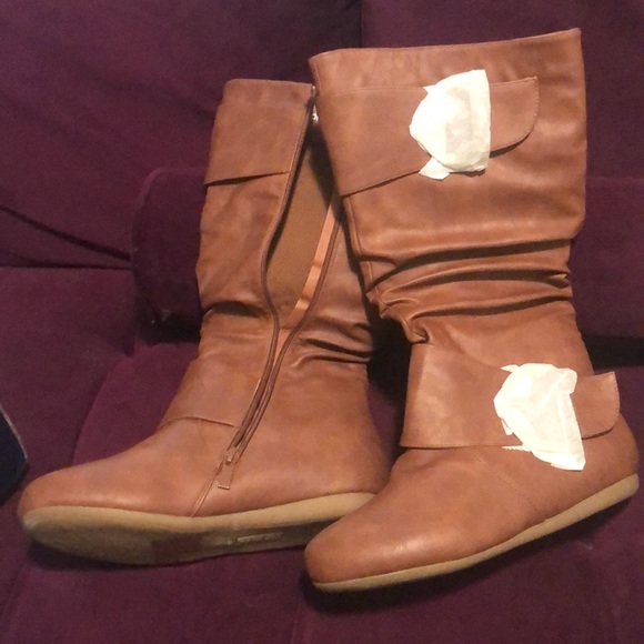 Round toe slouchy boots with buckles, new in box! - Picture 2 of 4